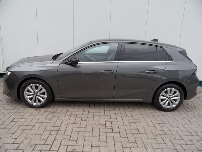 Gebraucht Opel Astra Elegance 131 PS (96 kW) 2023 Grau metallic