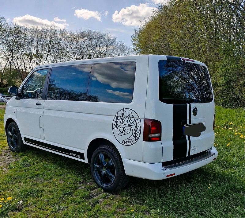 Gebraucht VW Multivan Edition 140 PS (102 kW) 2012 Weiß Van / Kleinbus