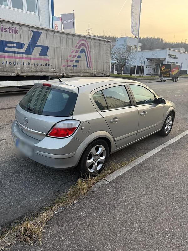 Gebraucht Opel Astra 140 PS (102 kW) 2006 Silber Kleinwagen