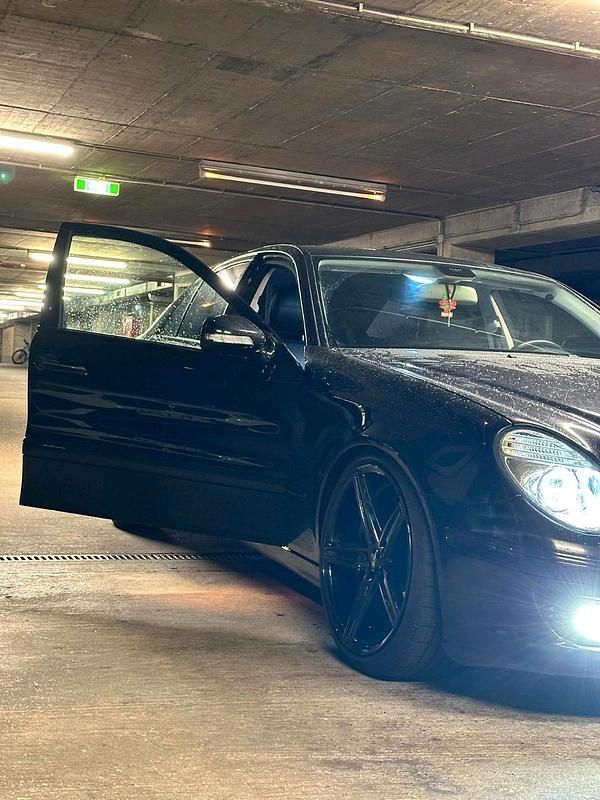 Schwarz Gebraucht 2007 Mercedes 220 Limousine | 6.000 € (Fairer Preis) - Bild 1/4