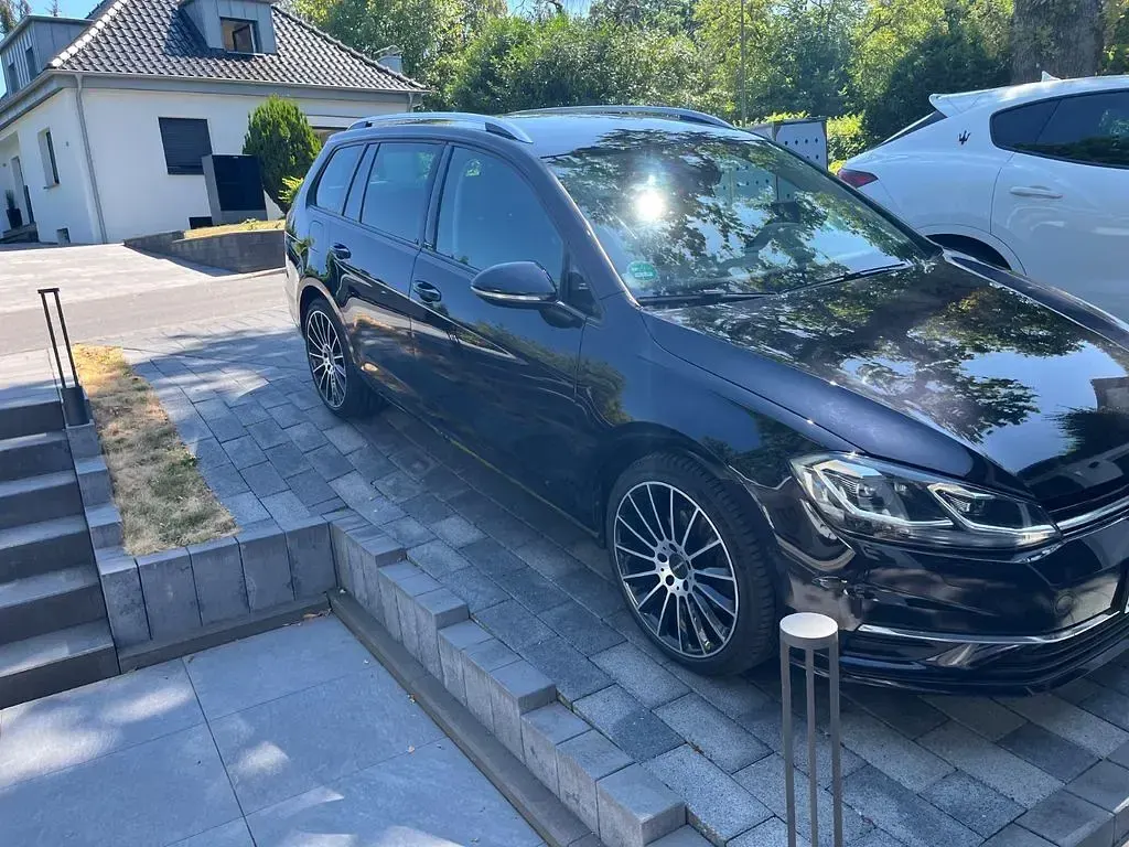 Gebraucht VW Golf VII IQ Drive 150 PS (110 kW) 2020 Schwarz Limousine