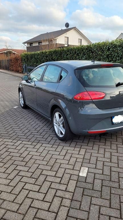 Gebraucht Seat Leon Style 160 PS (117 kW) 2010 Grau Kleinwagen
