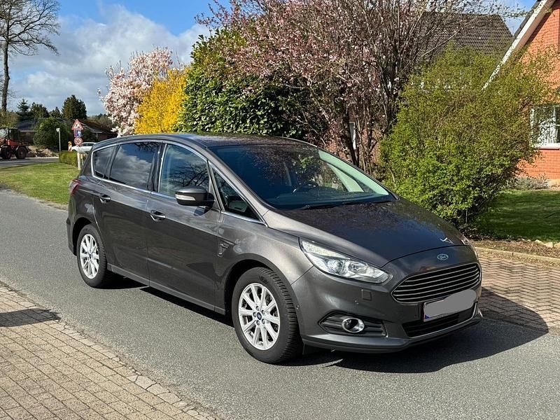 Gebraucht Ford S-MAX Titanium 180 PS (132 kW) 2018 Grau Van / Kleinbus