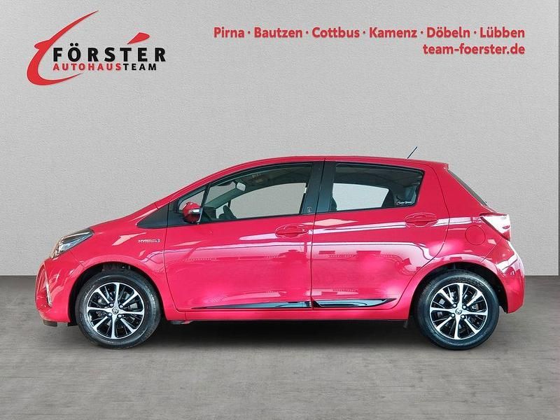 Gebraucht Toyota Yaris Hybrid Basis 101 PS (74 kW) 2018 Vulcanorot Limousine