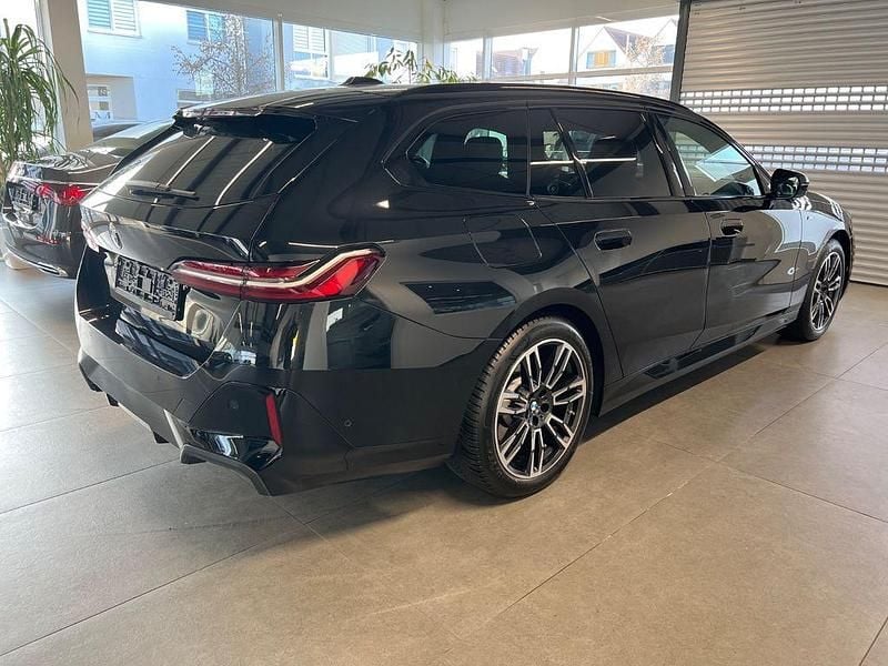 Schwarz Gebraucht 2025 BMW 520 M Sport Kombi | 45.900 € (Guter Preis) - Bild 1/4