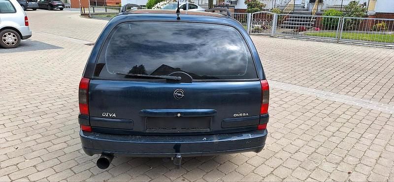 Blau Gebraucht 2002 Opel Omega Kombi | 990 € (Fairer Preis) - Bild 1/4