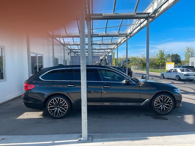 Gebraucht BMW 520 190 PS (139 kW) 2018 Schwarz Kombi