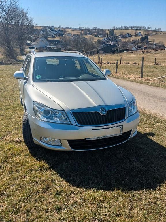 Gebraucht Skoda Octavia Ambiente 140 PS (102 kW) 2011 Silber Limousine