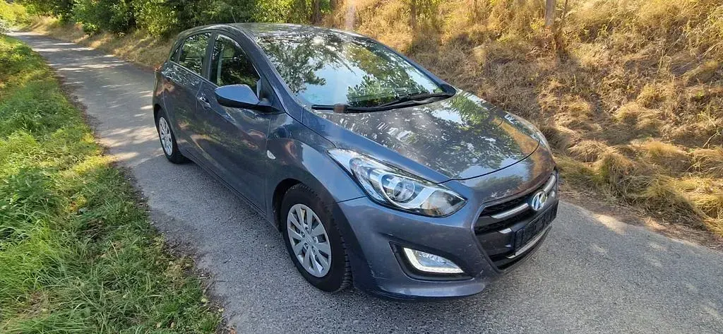Gebraucht Hyundai i30 110 PS (80 kW) 2015 Grau Limousine