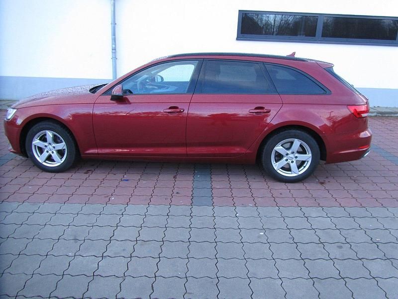 Gebraucht Audi A4 150 PS (110 kW) 2019 Andere farben Kombi