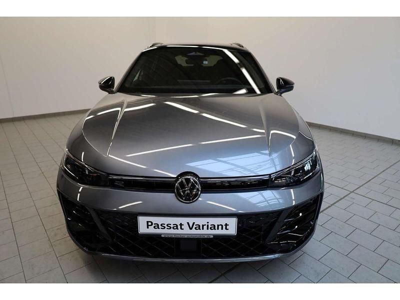 Neu VW Passat R-line 272 PS (200 kW) 2025 Diabasgrau metallic/ dach gren Kombi