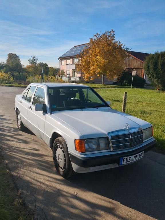 Weiß Gebraucht 1992 Mercedes 190 Limousine | 5.999 € - Bild 1/4