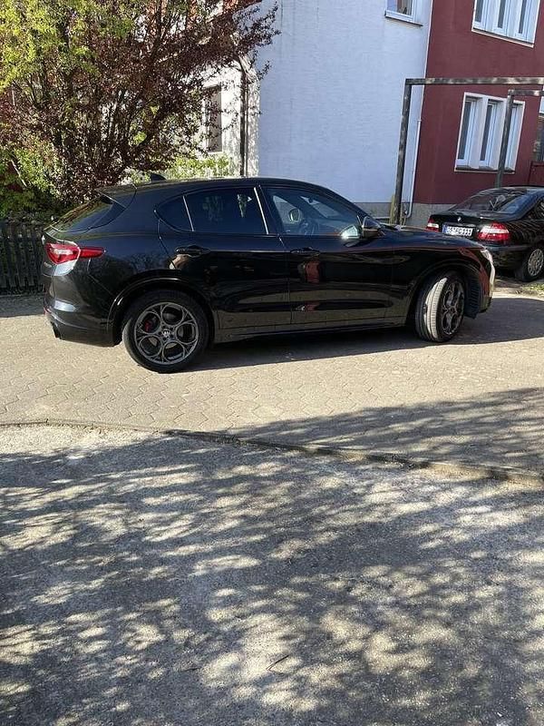 Schwarz Gebraucht 2020 Alfa Romeo Stelvio Veloce SUV | 32.500 € (Fairer Preis) - Bild 1/4