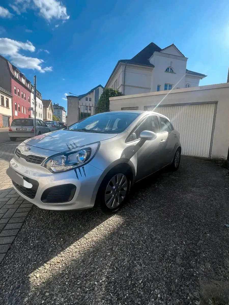 Second-hand Kia Rio 86 CP (63 kW) 2012 Argintiu Berlinǎ