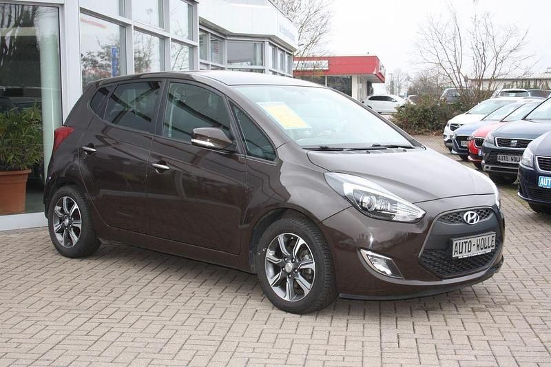 Gebraucht Hyundai ix20 125 PS (91 kW) 2016 Braun Kleinwagen