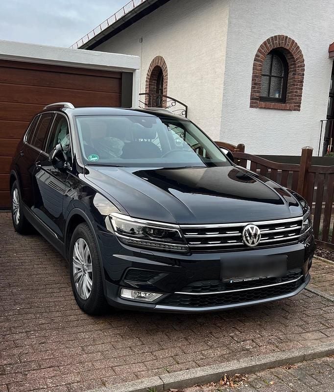 Schwarz Gebraucht 2016 VW Tiguan Highline SUV | 18.790 € (Fairer Preis) - Bild 1/3