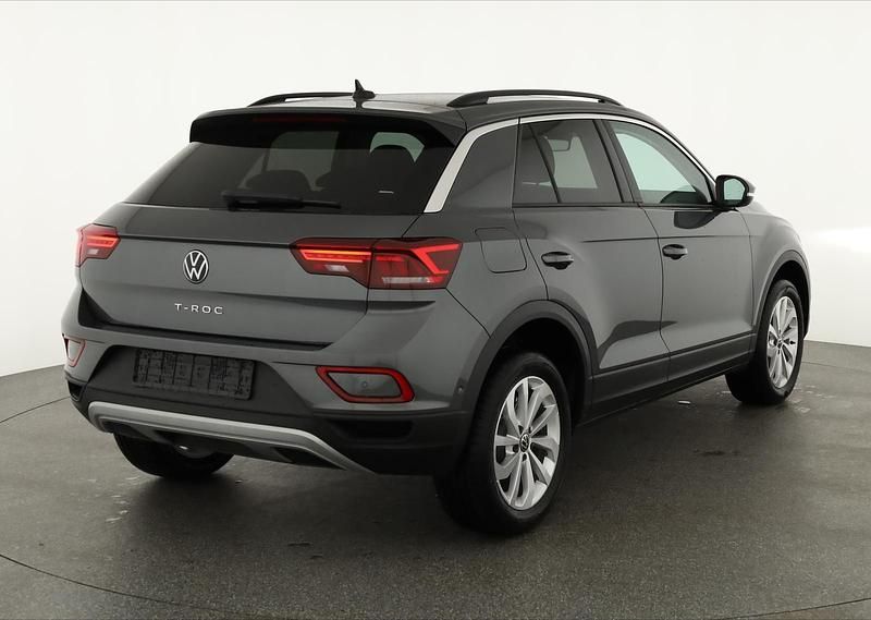 Rauchgrau metallic Neu 2025 VW T-Roc Life SUV | 32.184 € (Guter Preis) - Bild 1/4