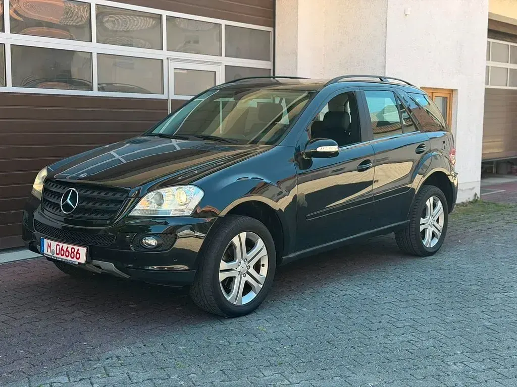 Gebraucht Mercedes ML320 224 PS (164 kW) 2007 Schwarz SUV