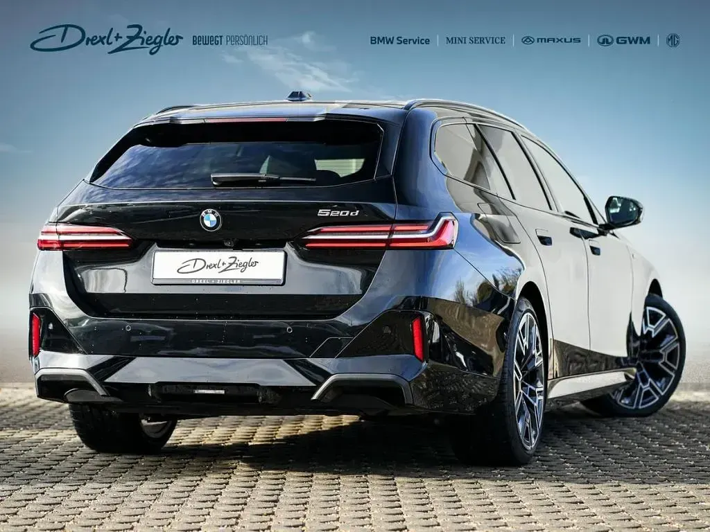 Gebraucht BMW 520 M Sport 197 PS (144 kW) 2025 Saphirschwarzmetallic Kombi