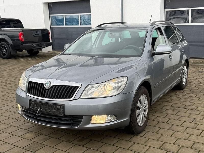 Grau Gebraucht 2012 Skoda Octavia Ambition Kombi | 2.250 € (Guter Preis) - Bild 1/4