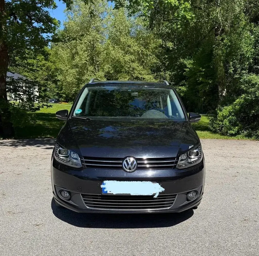 Gebraucht VW Touran Life 140 PS (102 kW) 2014 Schwarz Van / Kleinbus