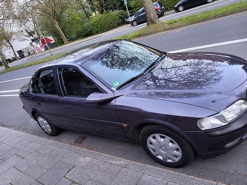 Brugt Opel Vectra 101 HK (74 kW) 1996 Blå Sedan