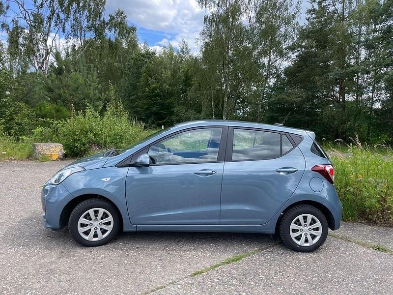 Blau Gebraucht 2018 Hyundai i10 Select Kleinwagen | 6.950 € (Guter Preis) - Bild 1/4