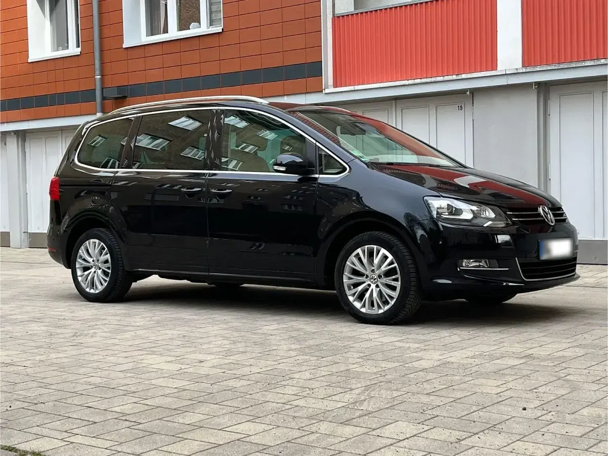 Gebraucht VW Sharan 177 PS (130 kW) 2013 Schwarz Van / Kleinbus