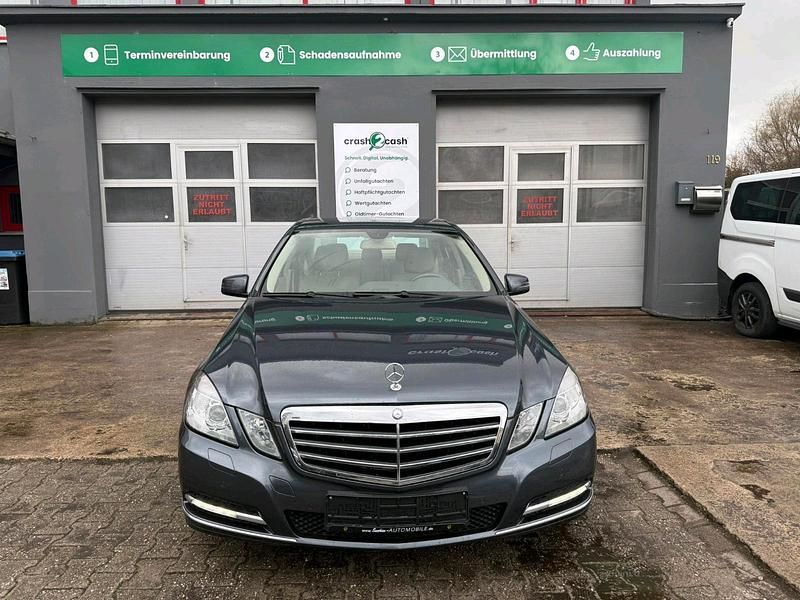 Gebraucht Mercedes E200 136 PS (100 kW) 2012 Grau Limousine