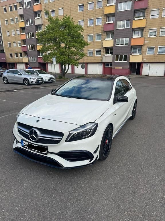 Weiß Gebraucht 2018 Mercedes A45 AMG AMG Limousine | 35.900 € (Etwas zu teuer) - Bild 1/4