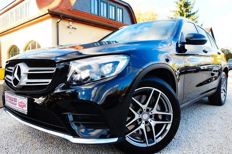 Obsidianschwarz (metallic) Gebraucht 2016 Mercedes GLC220 AMG line SUV | 29.900 € (Etwas zu teuer) - Bild 1/4