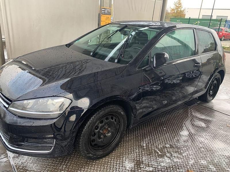 Gebraucht VW Golf VII Highline 122 PS (89 kW) 2015 Schwarz Limousine