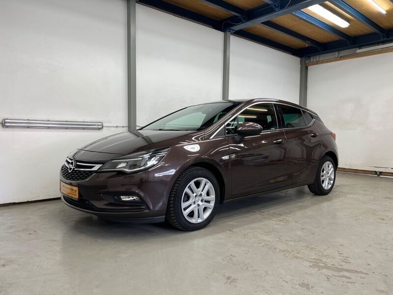 Braun Gebraucht 2016 Opel Astra Dynamic Limousine | 10.999 € (Fairer Preis) - Bild 1/4