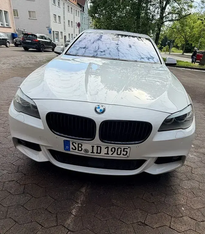 Gebraucht BMW 525 Sport Line 218 PS (160 kW) 2013 Weiß Limousine