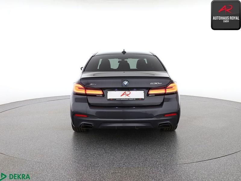 Gebraucht BMW 530e M Sport 292 PS (214 kW) 2022 Sophistograu Limousine