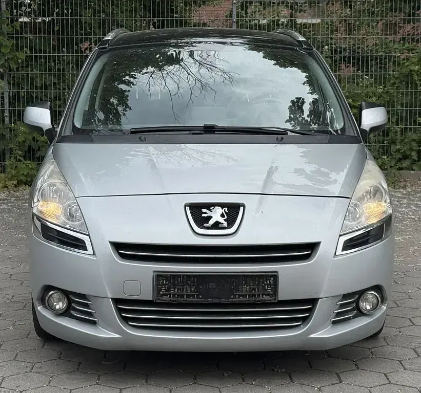 Gebraucht Peugeot 5008 Platinum 163 PS (119 kW) 2011 Grau Van / Kleinbus