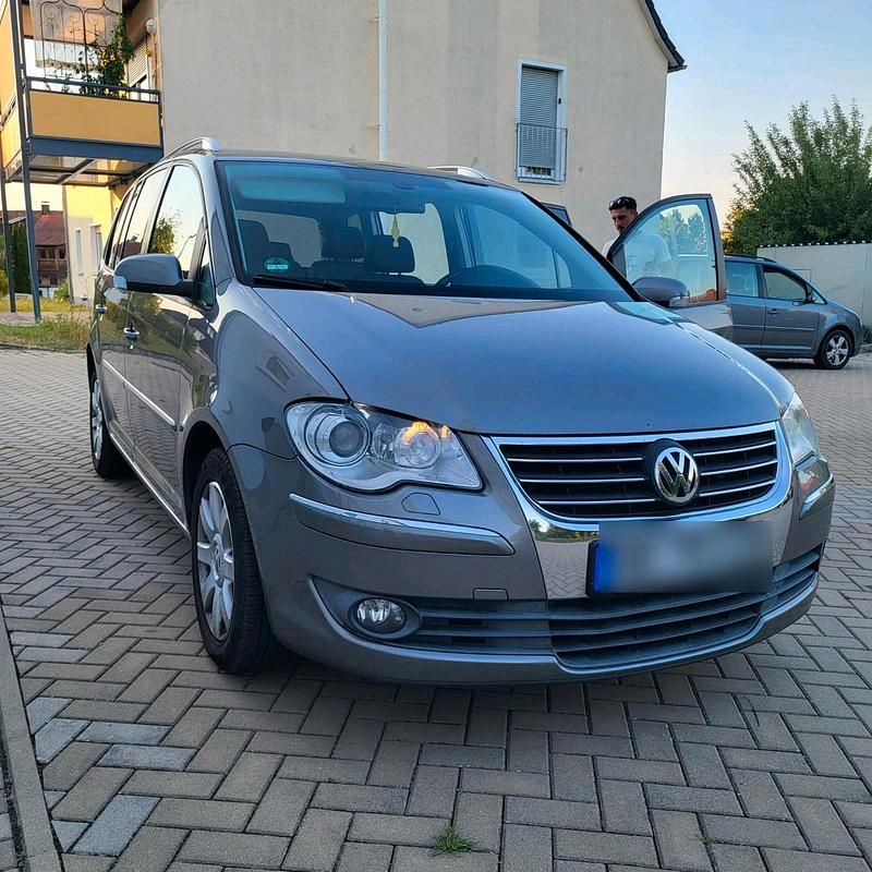 Grau Gebraucht 2008 VW Touran Van / Kleinbus | 3.000 € (Fairer Preis) - Bild 1/4