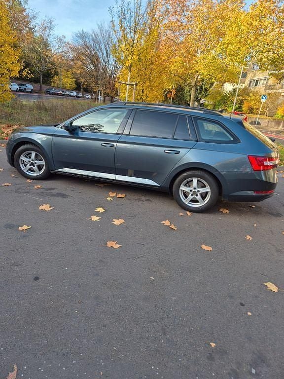 Grau Gebraucht 2019 Skoda Superb LAURIN & KLEMENT Kombi | 11.300 € (Superpreis) - Bild 1/4