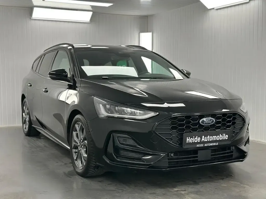 Gebraucht Ford Focus ST-Line 116 PS (85 kW) 2023 Schwarz Limousine