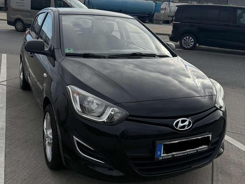 Schwarz Gebraucht 2014 Hyundai i20 Edition Limousine | 5.500 € (Fairer Preis) - Bild 1/4
