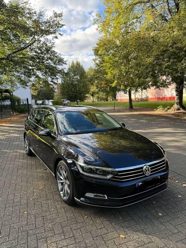Gebraucht VW Passat Highline 150 PS (110 kW) 2015 Schwarz Kombi