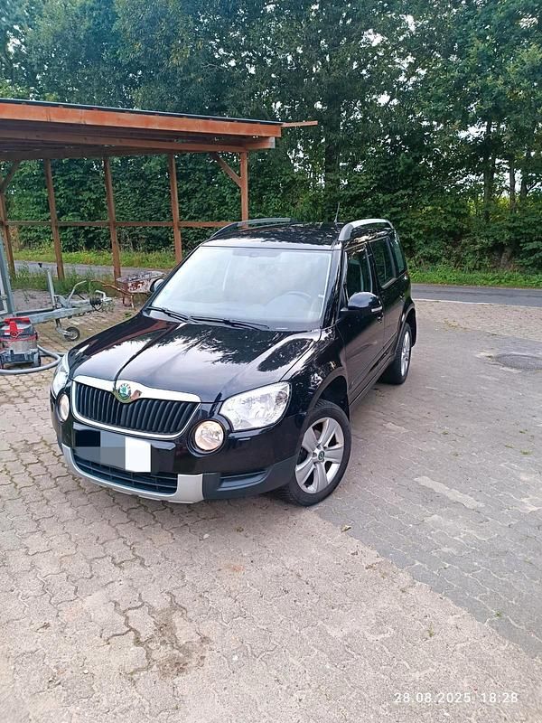 Schwarz Gebraucht 2012 Skoda Yeti Elegance SUV | 7.500 € (Teuer) - Bild 1/4