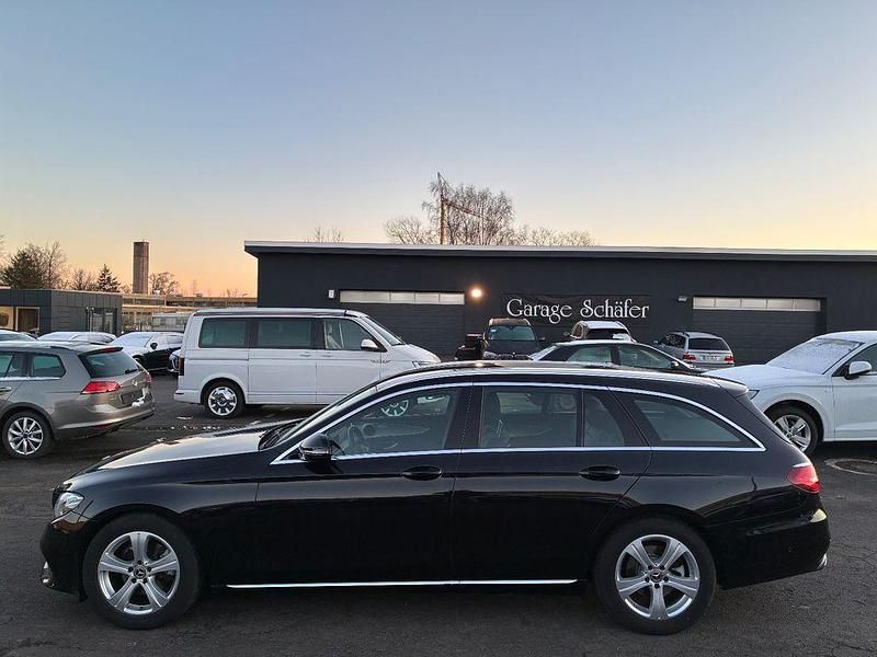 Gebraucht Mercedes E200 Avantgarde 184 PS (135 kW) 2017 Schwarz Limousine