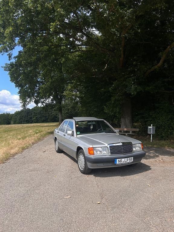 Silber Gebraucht 1991 Mercedes 190 Limousine | 5.400 € - Bild 1/4