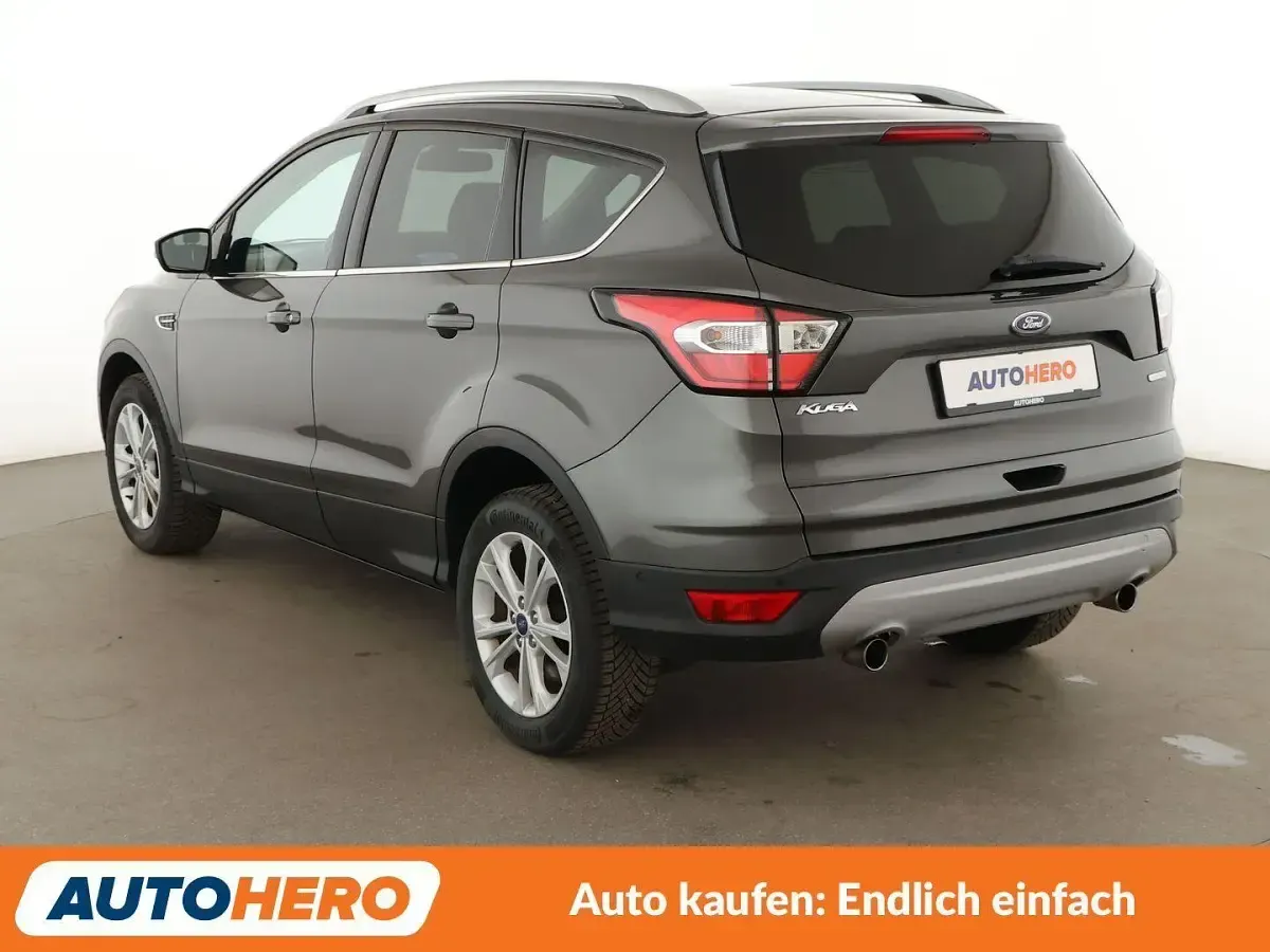 Gebraucht Ford Kuga Titanium 150 PS (110 kW) 2017 Grau SUV