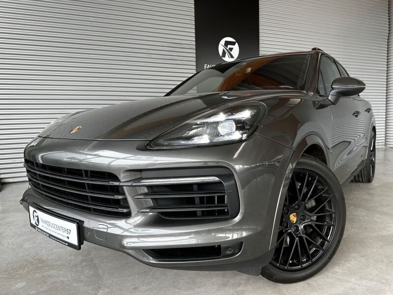 Grau Gebraucht 2020 Porsche Cayenne S Chrono SUV | 56.500 € - Bild 1/4