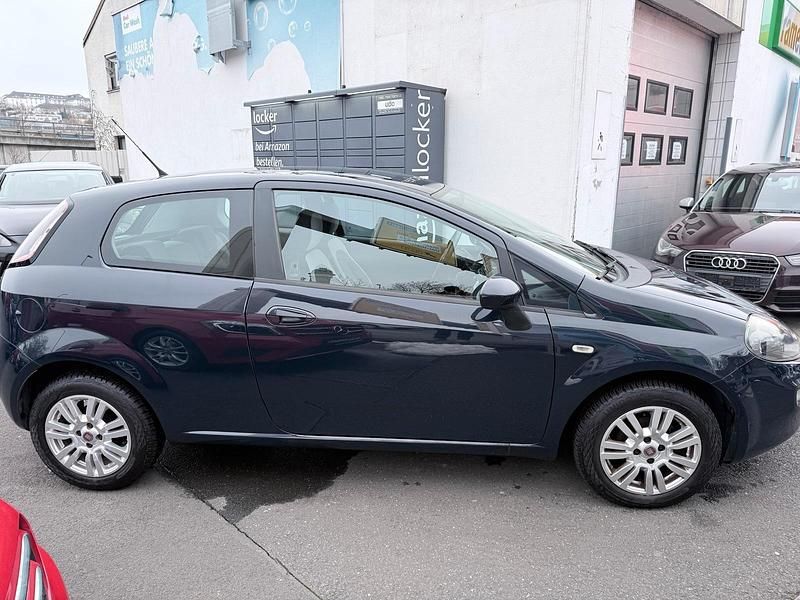 Gebraucht Fiat Punto Active 69 PS (50 kW) 2012 Blau Kleinwagen
