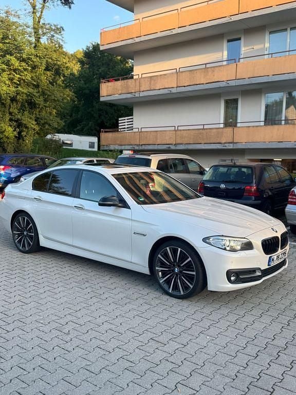 Weiß Gebraucht 2015 BMW 528 Limousine | 20.999 € - Bild 1/4