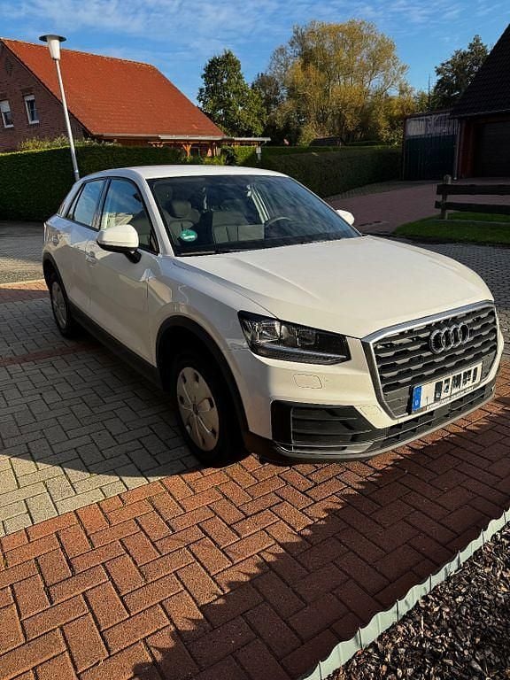 Weiß Gebraucht 2018 Audi Q2 Basis SUV | 15.900 € (Superpreis) - Bild 1/4