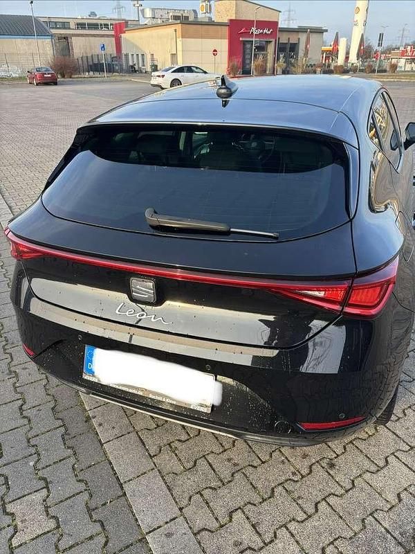 Gebraucht Seat Leon Style 131 PS (96 kW) 2022 Schwarz Kleinwagen